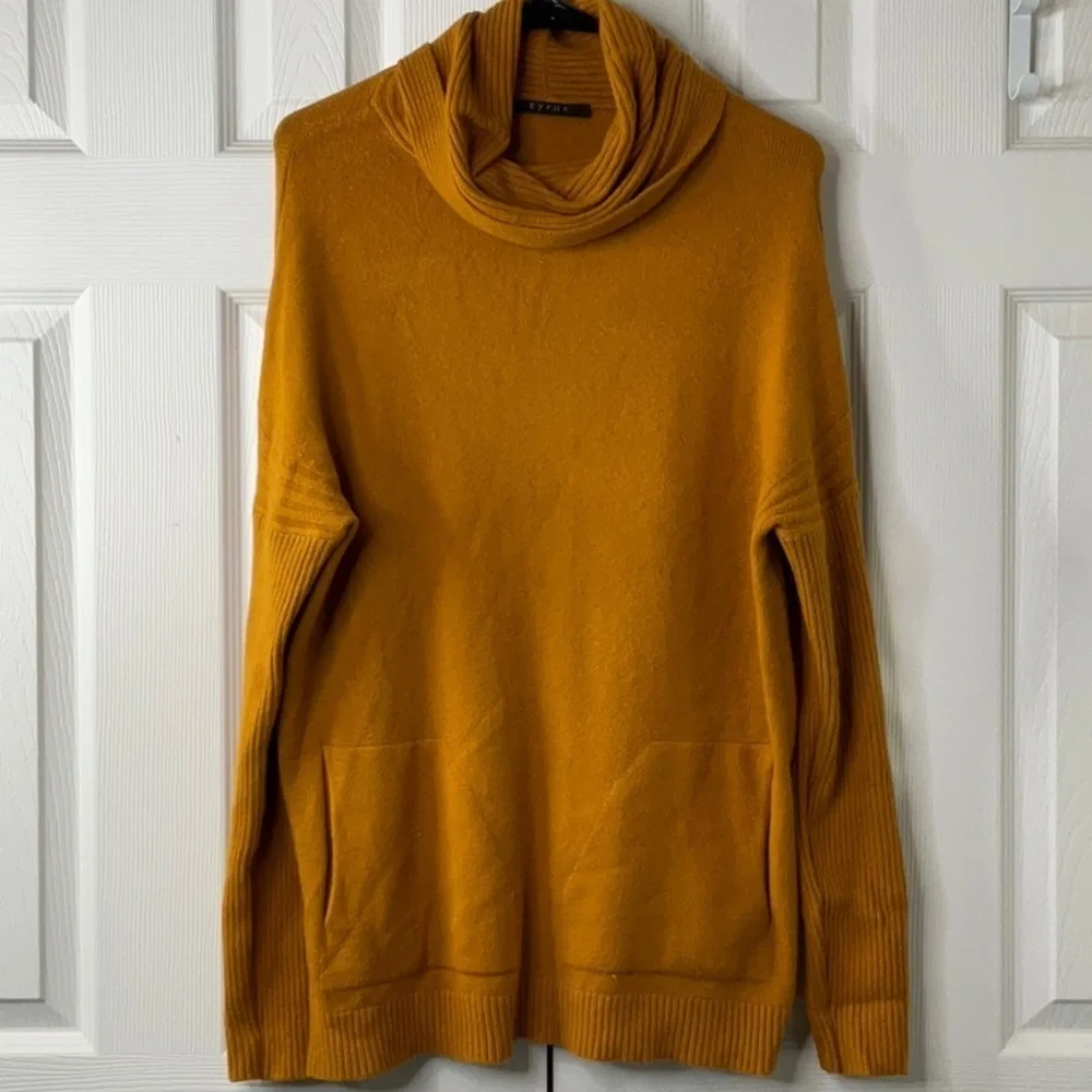 Cyrus Women Sweater Medium Orange Nylon Blend Long Sleeve Knit Casual Pullover